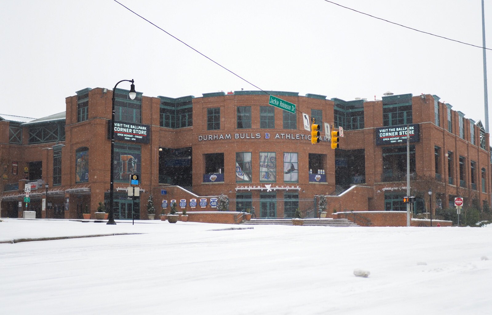 c1lk3dtxgaa9hje-jpg-large